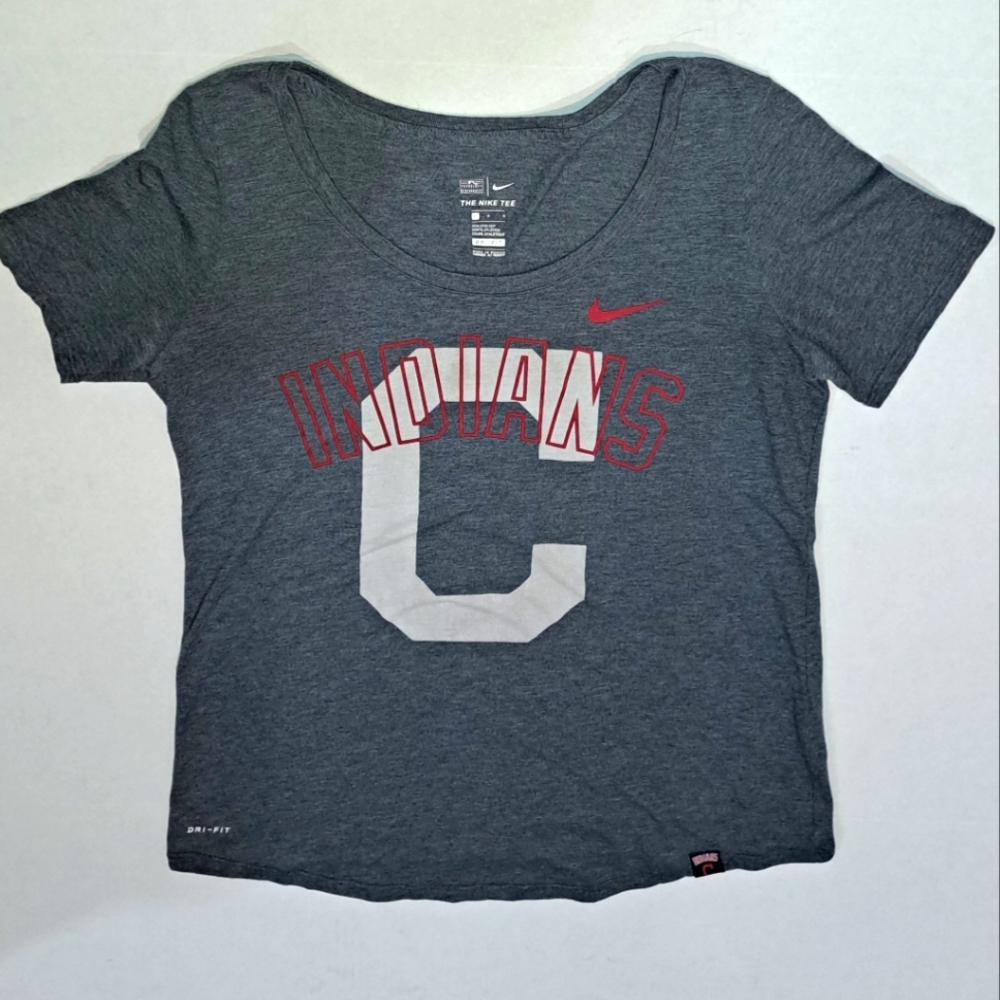 Nike Women's Cleveland Indians T-Shirt Size L